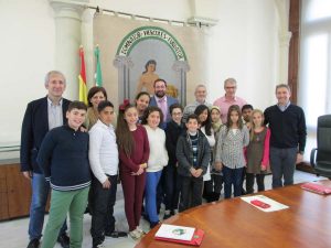 RECIBIMIENTO DEL DELEGADO POR EL PREMIO BUSCANDO HUELLAS (1)